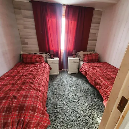 Cozy Cabin In Front Of Lapphaungen Turiststation Tennevoll